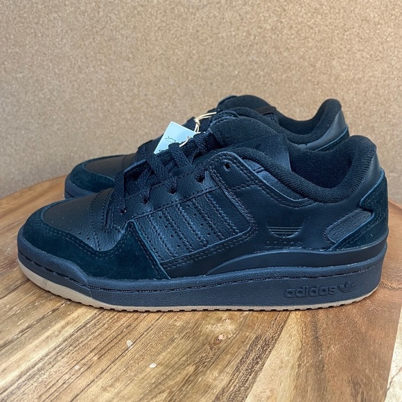 Adidas
'forum'
Black/gum/black - Picture 8 of 12